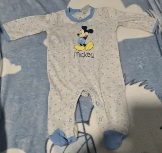 Pijama Disney Mickey Gris y Azul talla 0-1 mes