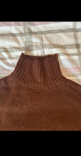 Jersey Shein cuello alto marrón