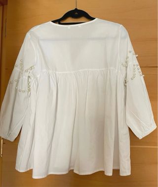 Bluson blanco con perlas T C/XL perfecto estado.