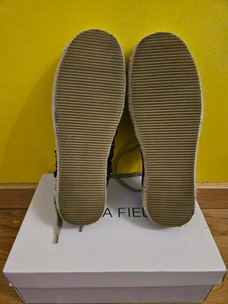 Zapatillas Anna Field Lentejuelas Negras y Beige