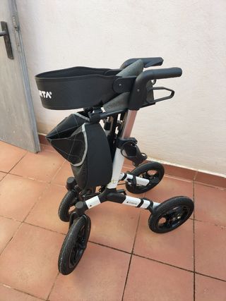 Andador 4 ruedas con asiento, cesta y frenos