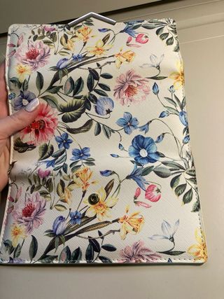 Cartera de mujer con estampado floral