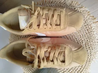 Zapatillas Nike Mostaza.T.38.5