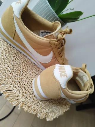 Zapatillas Nike Mostaza.T.38.5