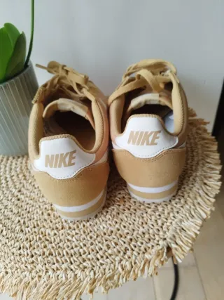 Zapatillas Nike Mostaza.T.38.5