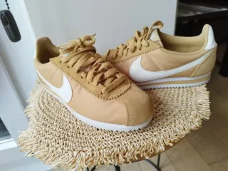 Zapatillas Nike Mostaza.T.38.5