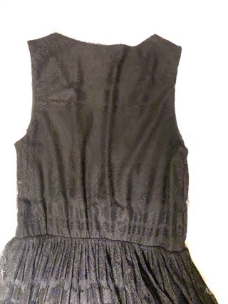 Abito lungo nero in pizzo elasticizzato