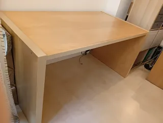 Mesa de madera maciza para despacho
