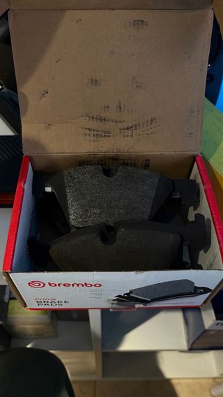 Pastillas Brembo P 06 081 + Bujías NGK BMW E46