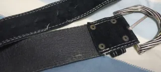 Cinturón Negro con Hebilla Plateada