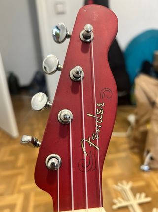 Ukelele Fender Rojo con funda