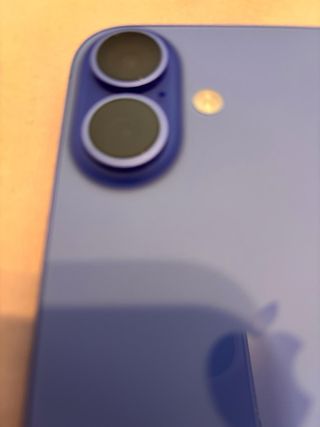 iPhone 16 Azul + Apple Watch Ultra 2