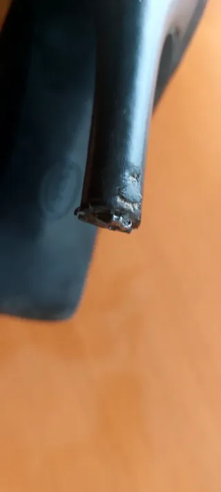 Zapatos de tacón negros con tira