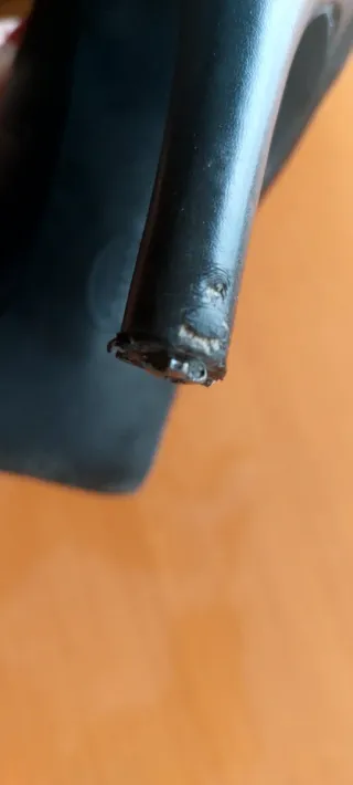 Zapatos de tacón negros con tira