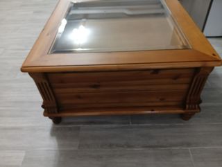 Mesa centro madera cristal cajón expositor