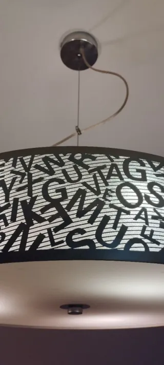 Lámpara colgante diseño letras