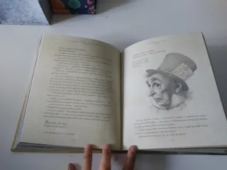 Las aventuras de Alicia en el País de las Marav...