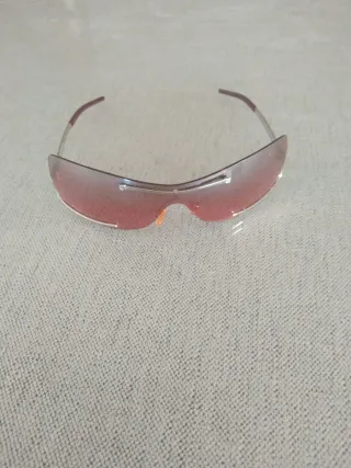 Gafas de sol Loewe rosas y plateadas