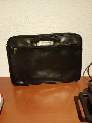 Maletín de mano negro