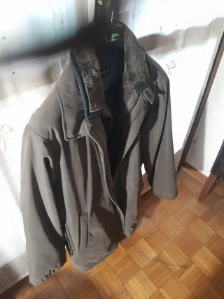 Montone uomo marrone per TG info