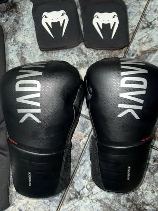 Guantes y espinilleras Muay Thai