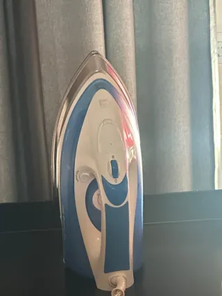 Plancha de vapor azul y blanca