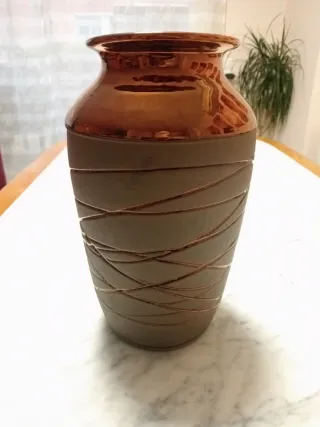 Jarrón de cerámica artesanal J. Marin