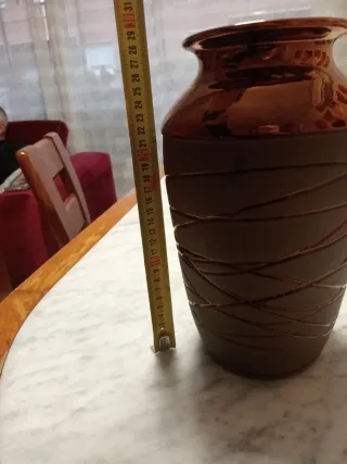 Jarrón de cerámica artesanal J. Marin