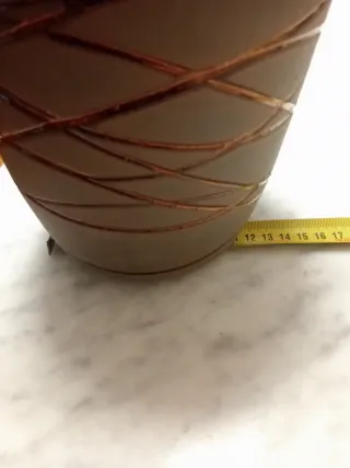 Jarrón de cerámica artesanal J. Marin