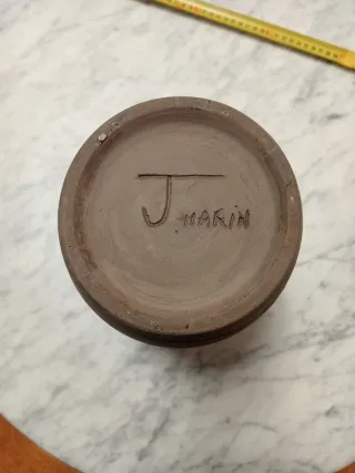 Jarrón de cerámica artesanal J. Marin