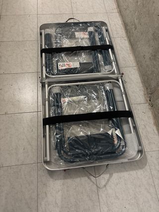 Mesa plegable y taburetes