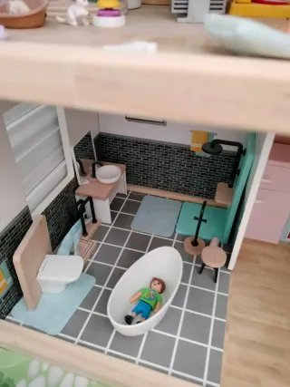 Casita de muñecas con accesorios