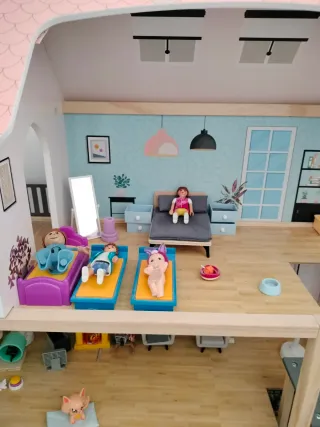 Casita de muñecas con accesorios