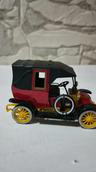 Modellino taxi De la Marne