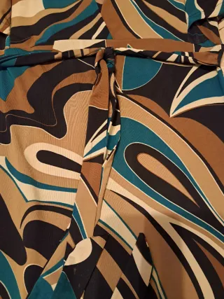 Vestido corto estampado talla L