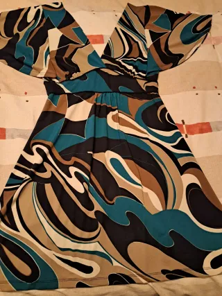 Vestido corto estampado talla L