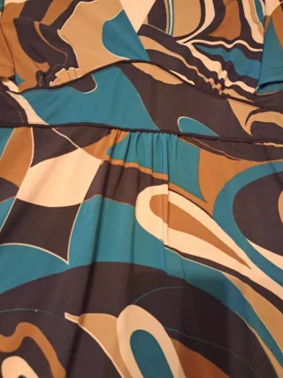 Vestido corto estampado talla L