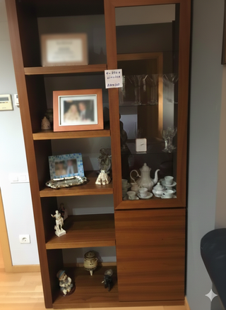 Espectacular Vitrina de Madera Noble elegante