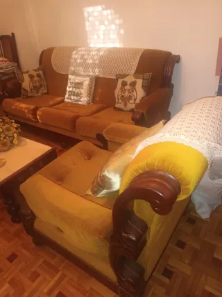 Conjunto sofá y sillones madera y tela