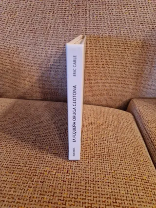 La pequeña oruga glotona cartoné mediana (Spani...