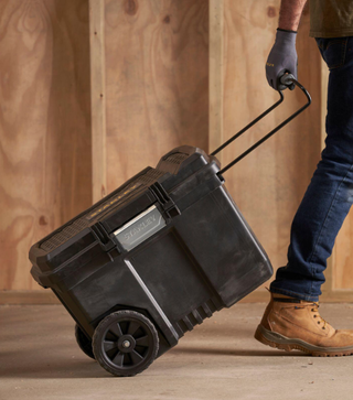 Arcón transporte Stanley 52L con ruedas