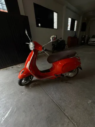Vespa Primavera Roja
