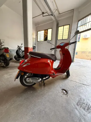 Vespa Primavera Roja