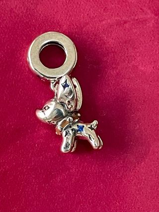 Colgante perro plata con estrellas azules