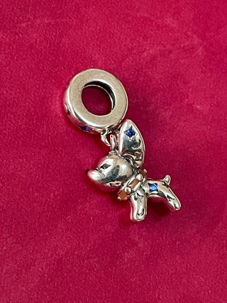 Colgante perro plata con estrellas azules