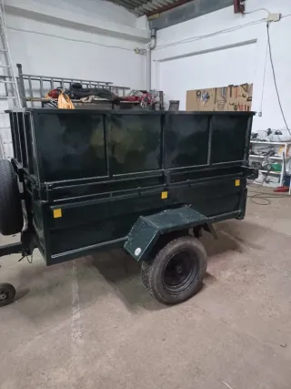 Remolque basculante por inercia