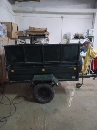 Remolque basculante por inercia