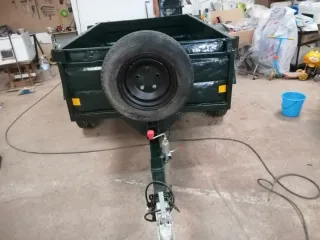 Remolque basculante por inercia