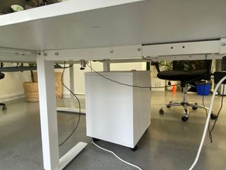 Vendo 2 Escritorios Ikea Blancos