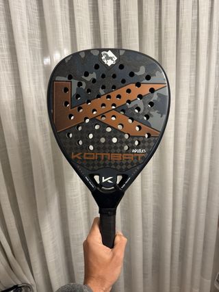 Pala de pádel Kombat Aquiles
